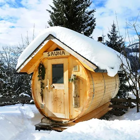 Haus Schoenegg Апартаменты *